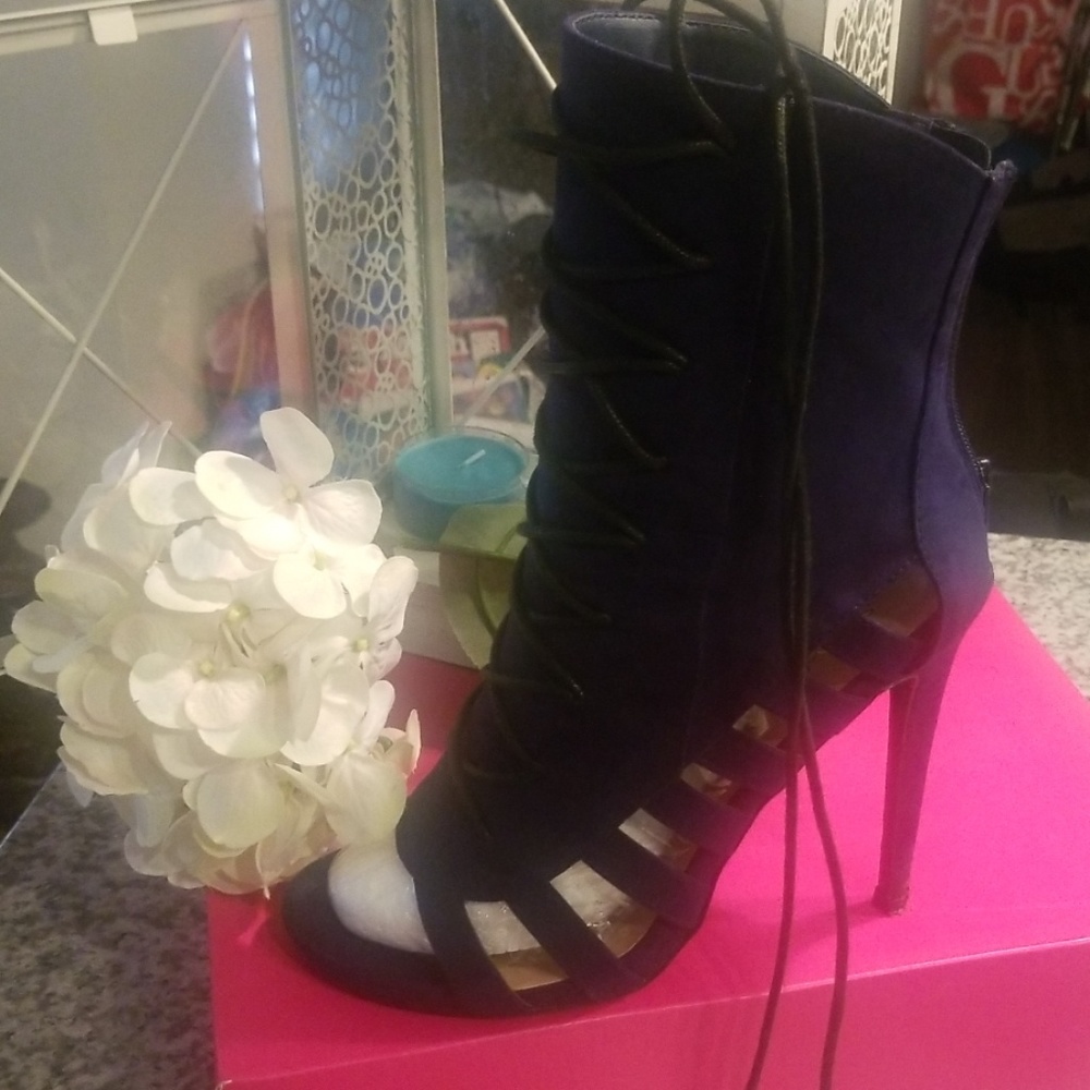 Booties - Picture 4 of 4